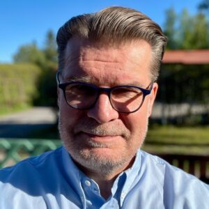 Timo Karonen auttaa omarahoituksen vahvistamisessa kansalaisyhteiskunnan toimijoita.